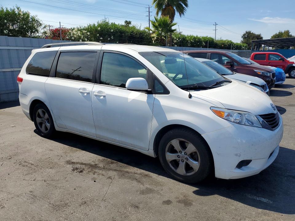 65034936 :رقم المزاد ، 5TDKK3DC7DS341908 vin ، 2013 Toyota Sienna مزاد بيع