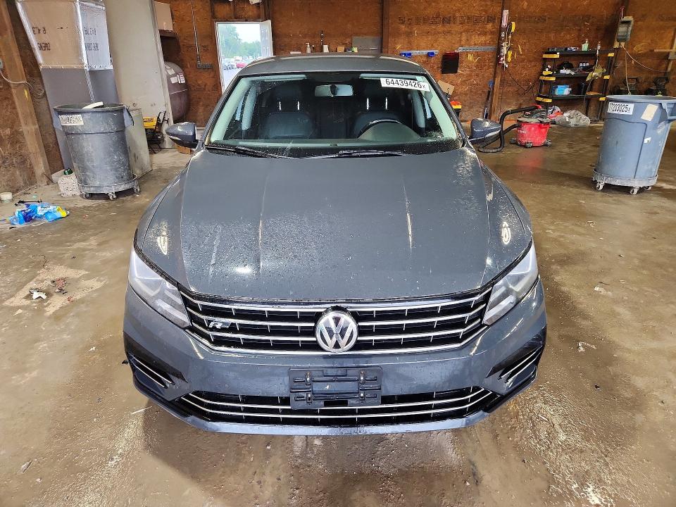 64439426 :رقم المزاد ، 1VWAA7A36JC011228 vin ، 2018 Volkswagen Passat مزاد بيع