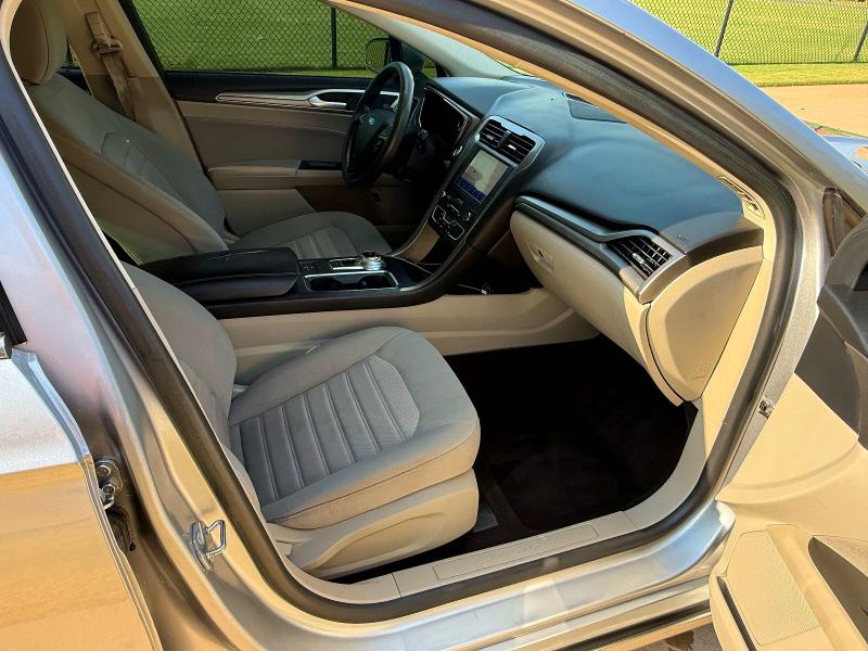 61452766 :رقم المزاد ، 3FA6P0LU4LR217436 vin ، 2020 Ford Fusion مزاد بيع