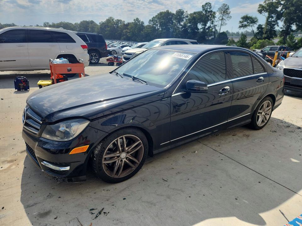 2013 Mercedes-benz C მანქანა იყიდება აუქციონზე, vin: WDDGF8AB5DR251776, აუქციონის ნომერი: 61068146