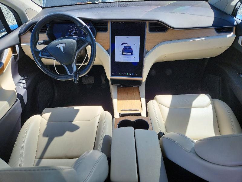 64964156 :رقم المزاد ، 5YJXCBE27JF110302 vin ، 2018 Tesla Model X مزاد بيع