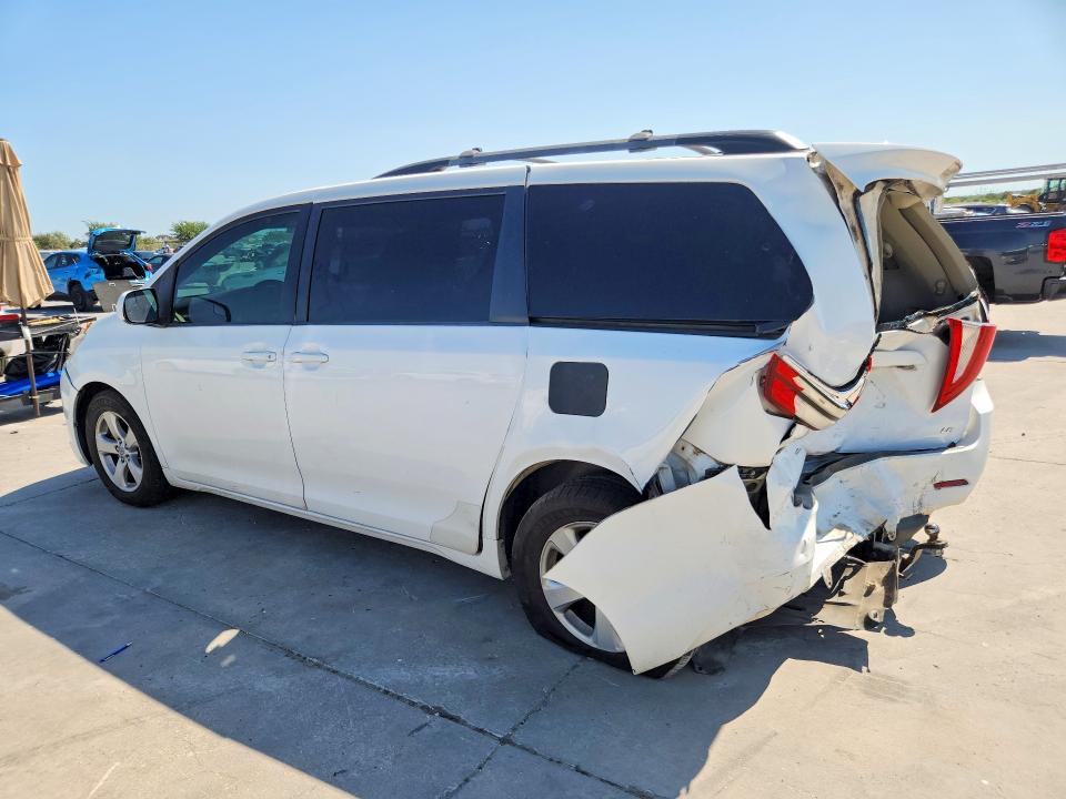 2015 Toyota Sienna მანქანა იყიდება აუქციონზე, vin: 5TDKK3DC7FS582418, აუქციონის ნომერი: 64481366