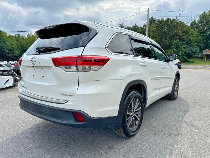 61993846 :رقم المزاد ، 5TDJZRFH2JS816010 vin ، 2018 Toyota Highlander مزاد بيع