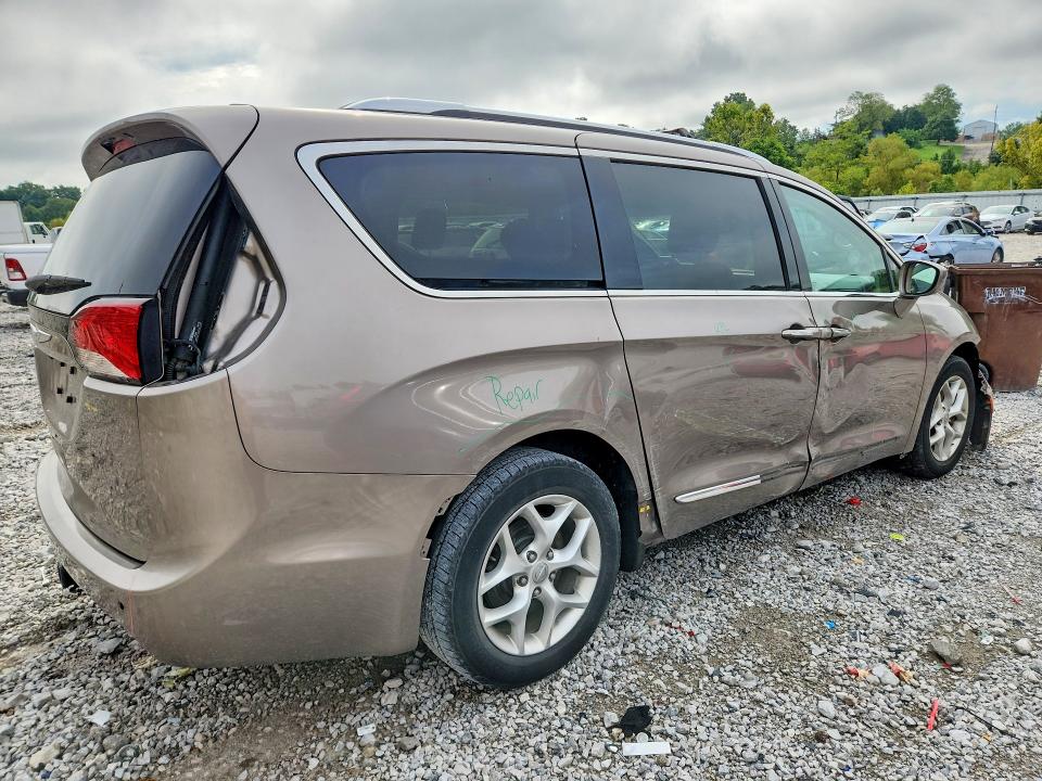 64634456 :رقم المزاد ، 2C4RC1EG3HR559599 vin ، 2017 Chrysler Pacifica مزاد بيع