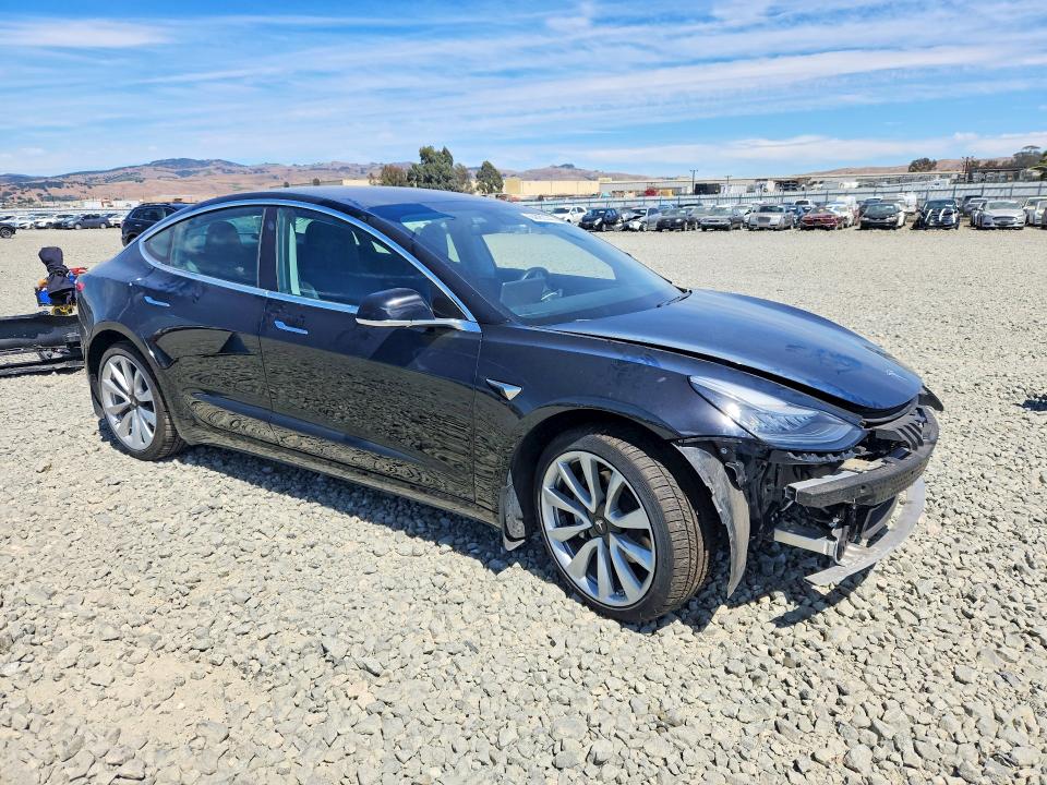64482146 :رقم المزاد ، 5YJ3E1EB9KF197057 vin ، 2019 Tesla Model 3 مزاد بيع