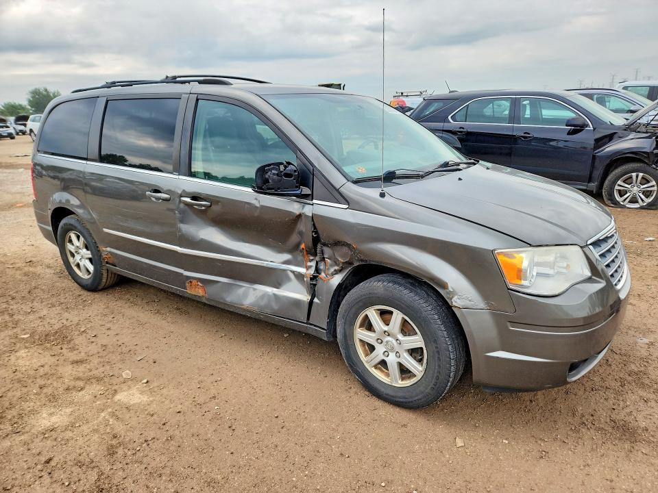 63300556 :رقم المزاد ، 2A4RR5D13AR300355 vin ، 2010 Chrysler Town & Country مزاد بيع