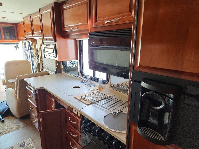 64053856 :رقم المزاد ، 4UZACJDC56CX33654 vin ، 2006 Fleetwood Discovery مزاد بيع