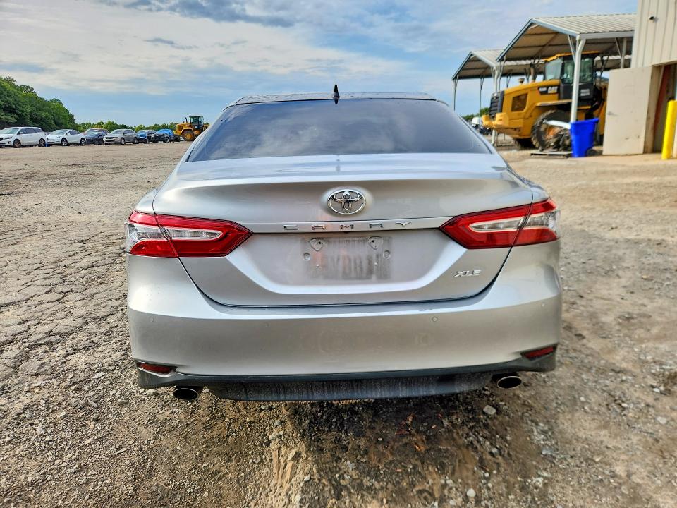65910136 :رقم المزاد ، 4T1BZ1HKXJU020949 vin ، 2018 Toyota Camry مزاد بيع