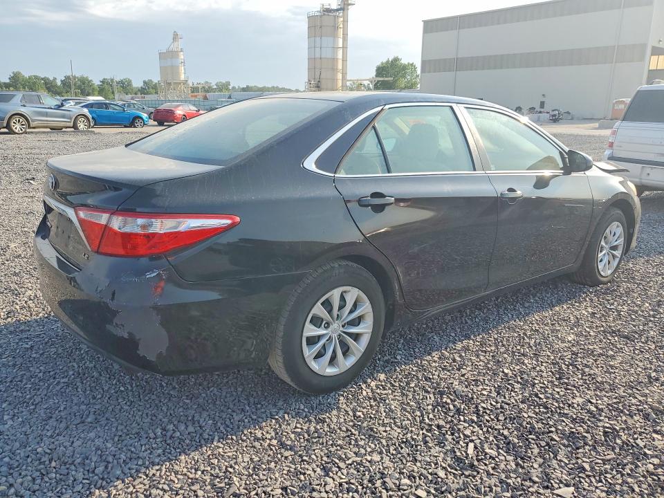 64946246 :رقم المزاد ، 4T4BF1FK2FR448717 vin ، 2015 Toyota Camry مزاد بيع