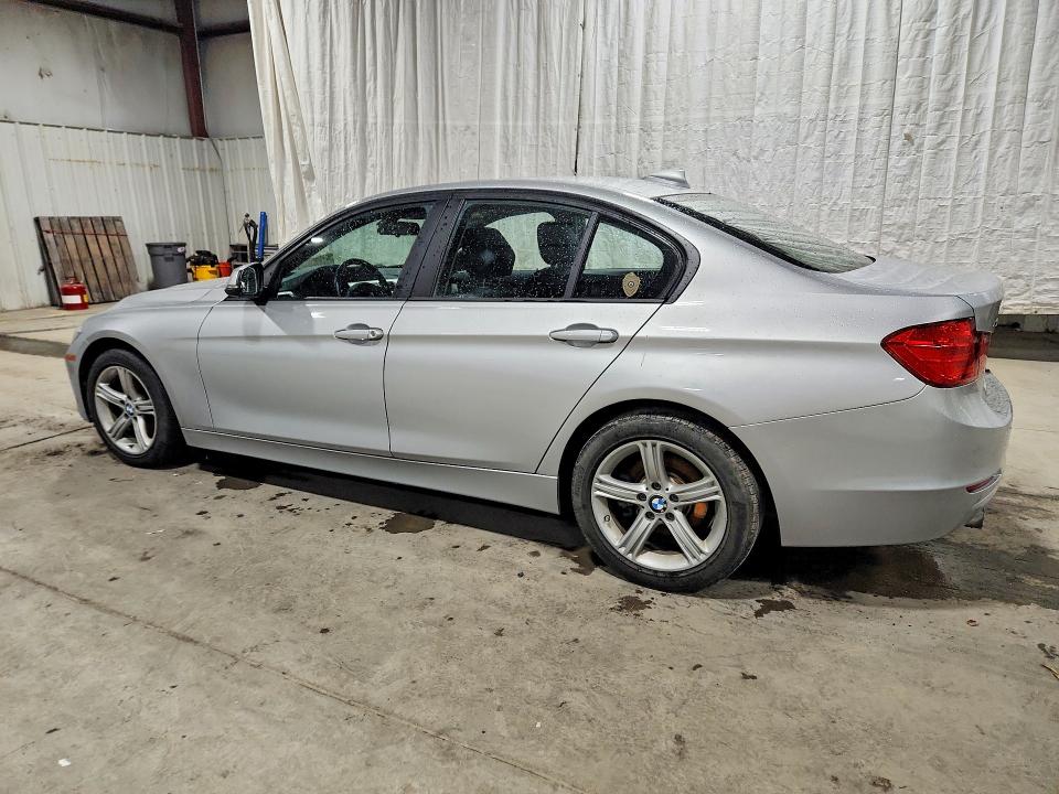 66181886 :رقم المزاد ، WBA3C3C58EP661705 vin ، 2014 Bmw 320 مزاد بيع