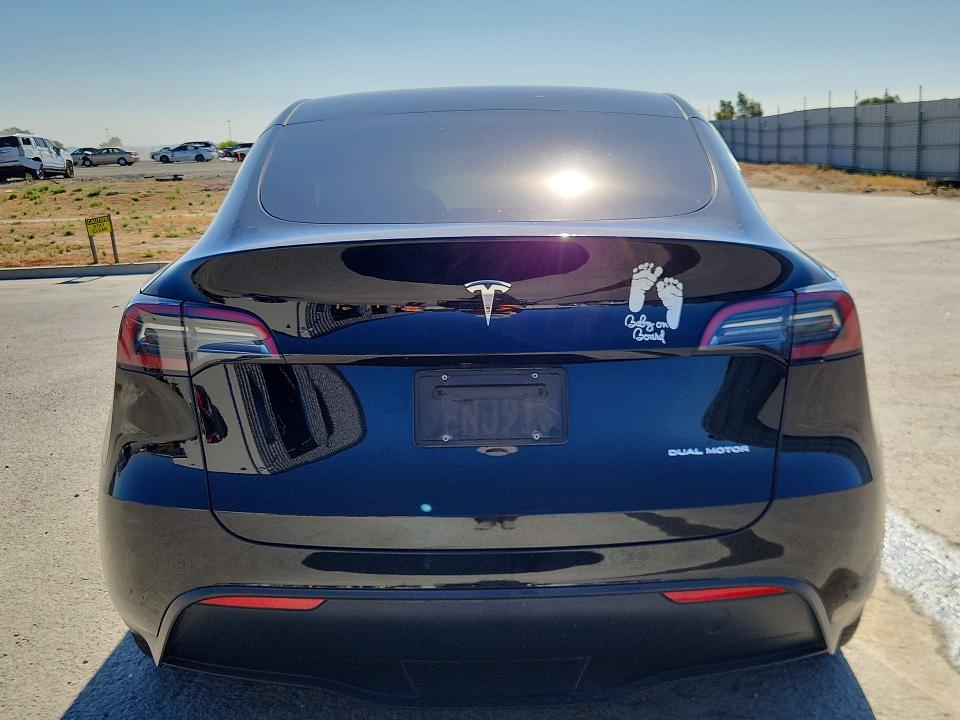 64290066 :رقم المزاد ، 7SAYGAEE4PF640560 vin ، 2023 Tesla Model Y مزاد بيع