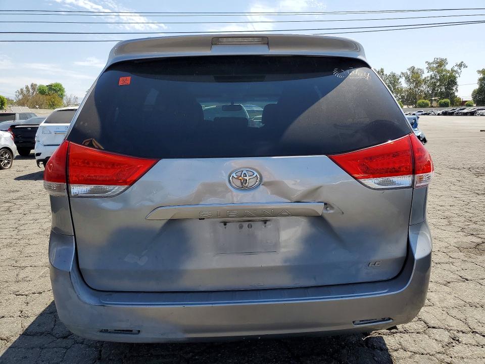 63686756 :رقم المزاد ، 5TDKK3DC4BS020387 vin ، 2011 Toyota Sienna مزاد بيع