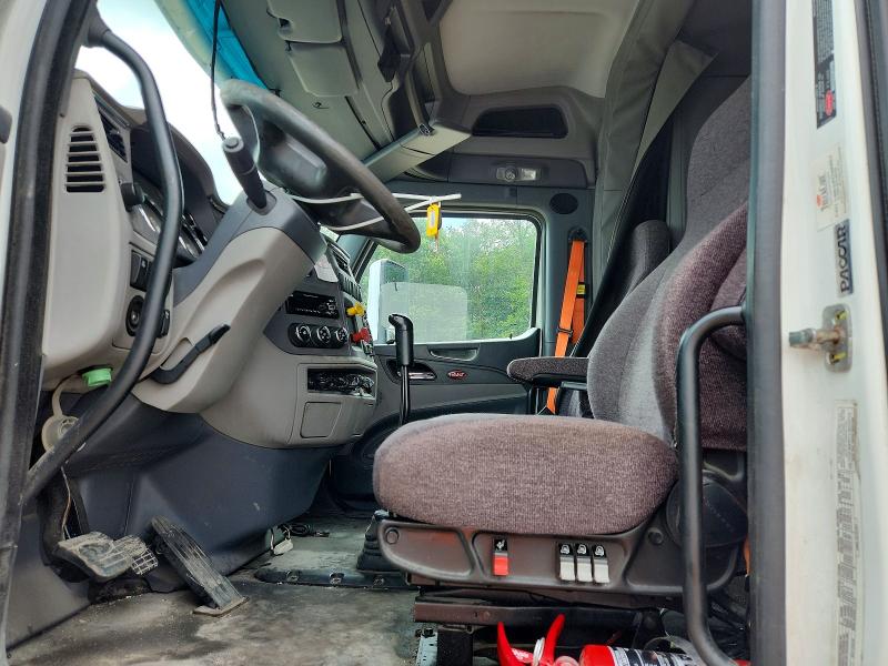 Продажа на аукционе авто 2017 Peterbilt 579, vin: 1XPBDP9X2HD359729, номер лота: 63649656