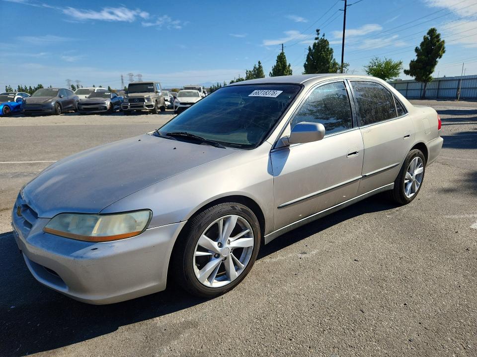 1998 Honda Accord მანქანა იყიდება აუქციონზე, vin: 1HGCG1648WA068639, აუქციონის ნომერი: 66318376