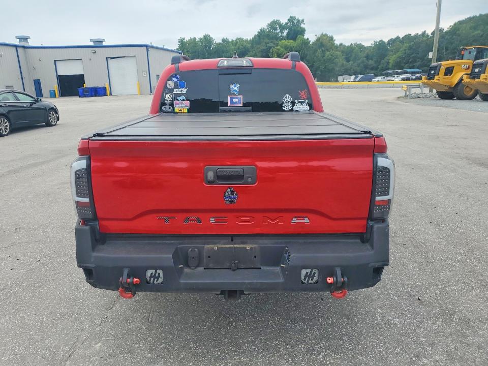63674716 :رقم المزاد ، 5TFCZ5AN9JX162437 vin ، 2018 Toyota Tacoma مزاد بيع