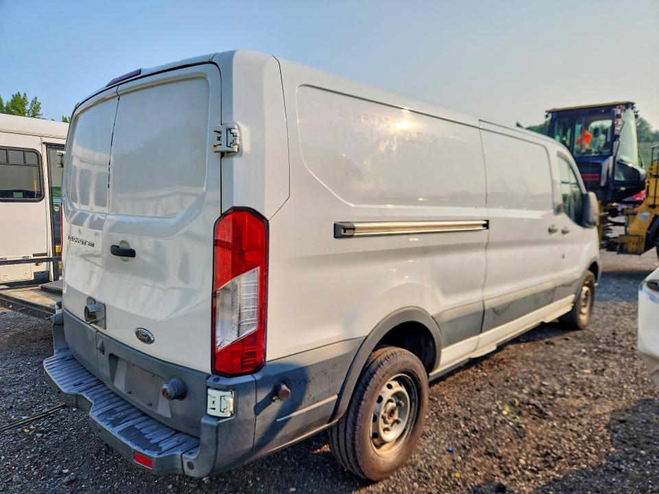 70894666 :رقم المزاد ، 1FTYE2YM7HKB51831 vin ، 2017 Ford Transit مزاد بيع