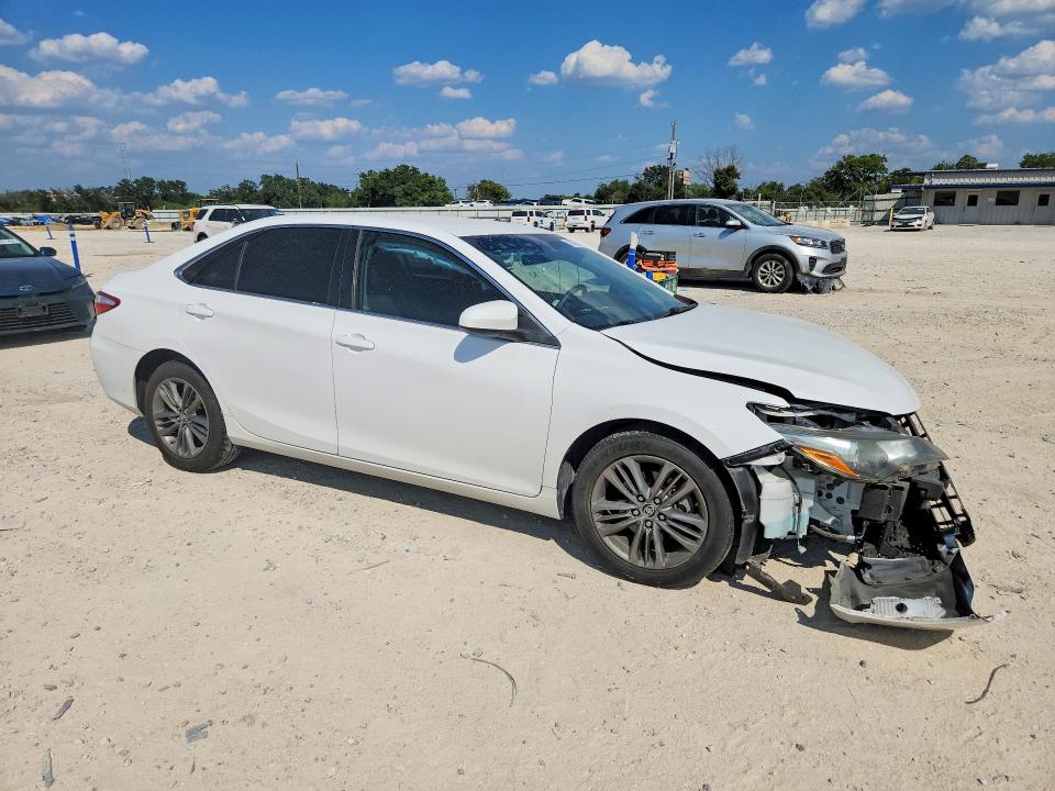 63669826 :رقم المزاد ، 4T1BF1FK7FU996058 vin ، 2015 Toyota Camry مزاد بيع