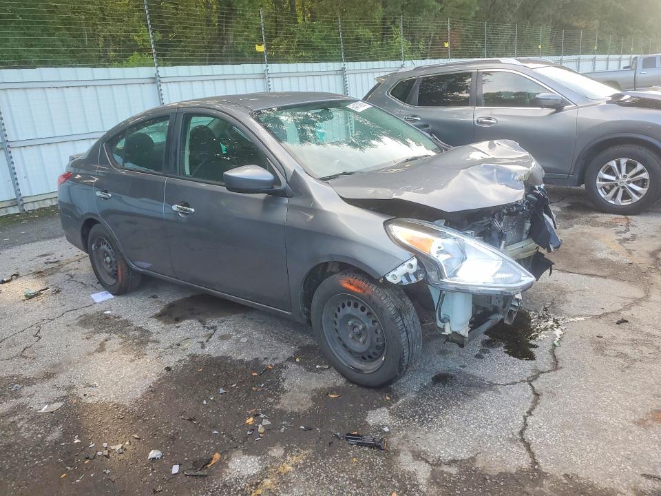 64414356 :رقم المزاد ، 3N1CN7AP9JL858996 vin ، 2018 Nissan Versa مزاد بيع