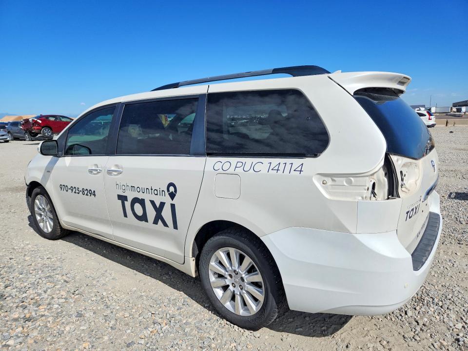 2017 Toyota Sienna მანქანა იყიდება აუქციონზე, vin: 5TDDZ3DC7HS152900, აუქციონის ნომერი: 65854946