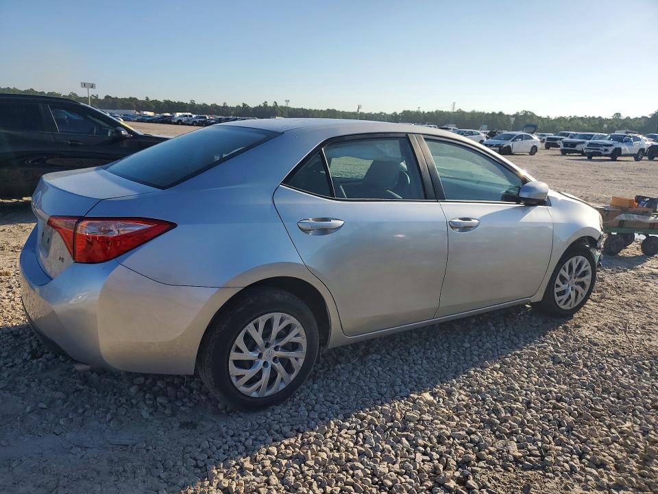 Продаж на аукціоні авто 2018 Toyota Corolla, vin: 5YFBURHE4JP833180, номер лоту: 64478966