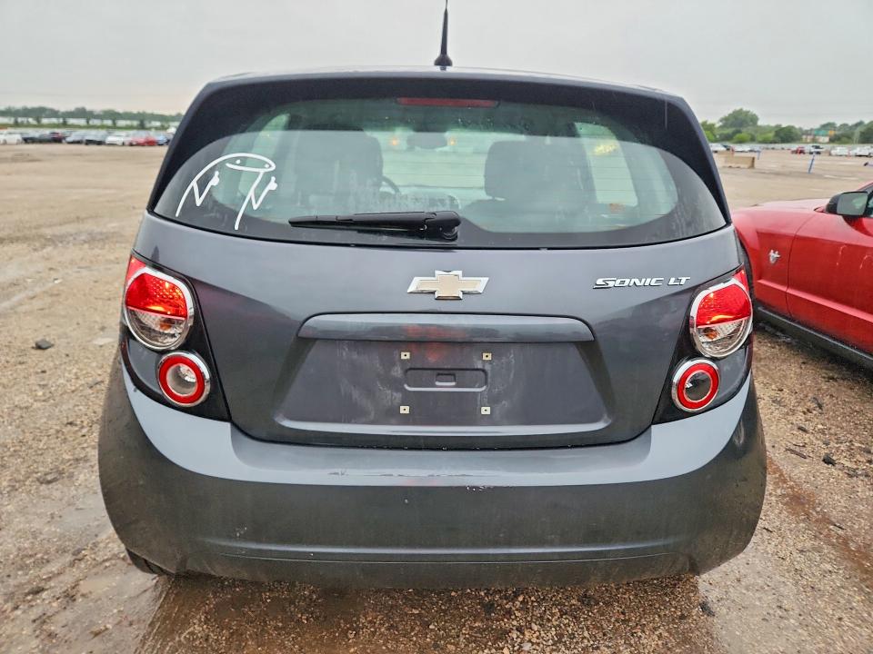 64322946 :رقم المزاد ، 1G1JC6SHXD4137830 vin ، 2013 Chevrolet Sonic مزاد بيع