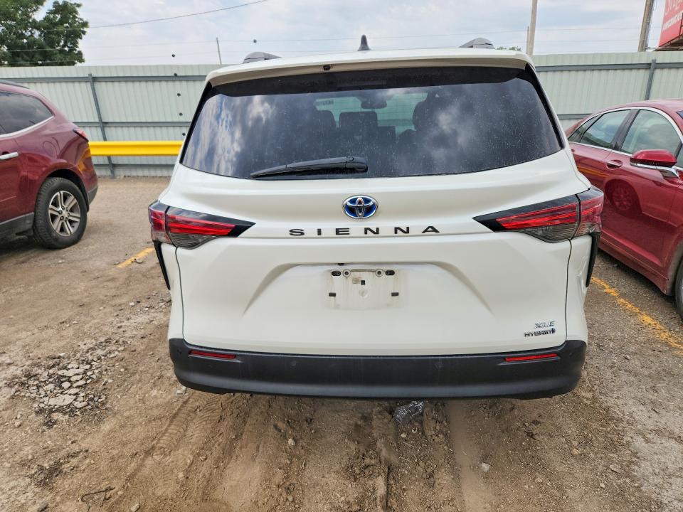 Продаж на аукціоні авто 2021 Toyota Sienna, vin: 5TDJRKEC2MS016986, номер лоту: 63370356