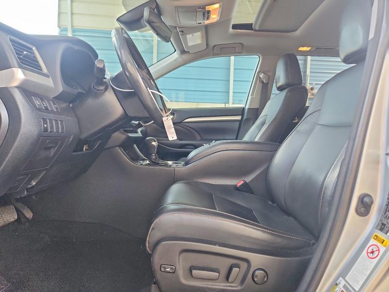 Продажа на аукционе авто 2018 Toyota Highlander, vin: 5TDKZRFH3JS548119, номер лота: 65537306