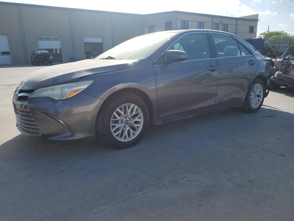 64763926 :رقم المزاد ، 4T1BF1FK2GU212824 vin ، 2016 Toyota Camry مزاد بيع