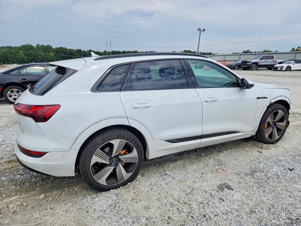2022 Audi E-tron მანქანა იყიდება აუქციონზე, vin: WA1LAAGE8NB042262, აუქციონის ნომერი: 66478766