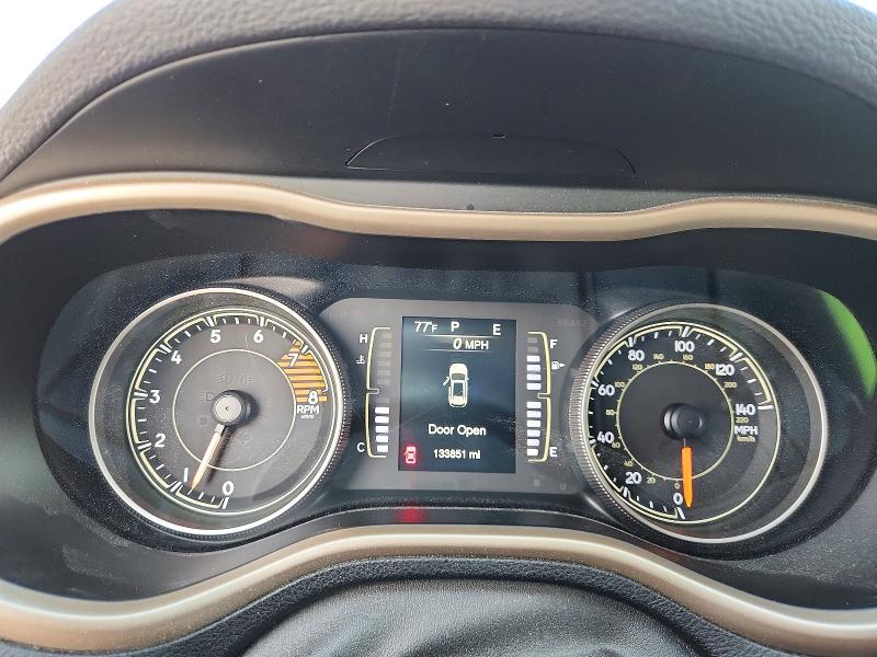 63945596 :رقم المزاد ، 1C4PJLCS1HW663323 vin ، 2017 Jeep Cherokee مزاد بيع