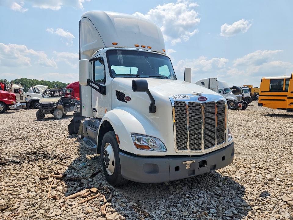 61972496 :رقم المزاد ، 1XPBA48X7JD478133 vin ، 2018 Peterbilt 579 مزاد بيع