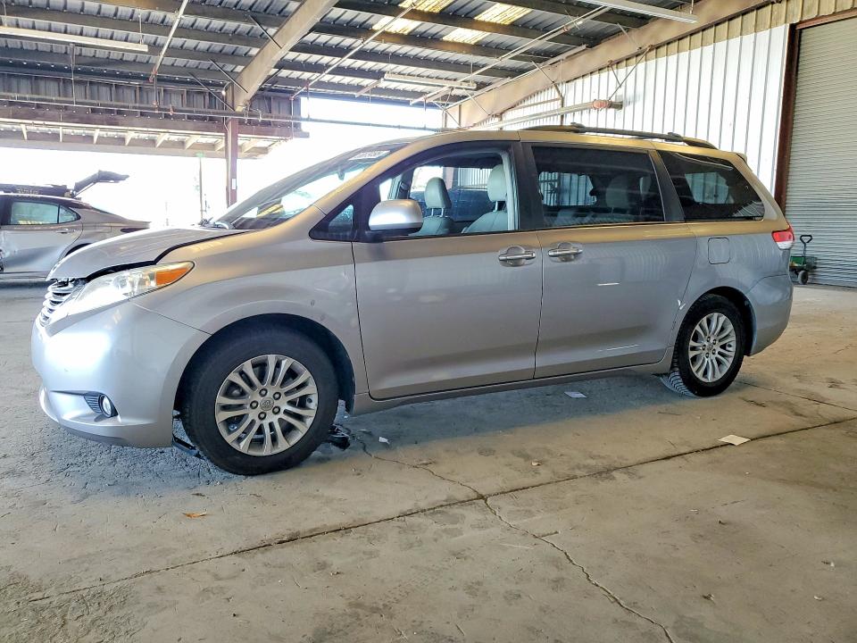 2011 Toyota Sienna მანქანა იყიდება აუქციონზე, vin: 5TDYK3DC7BS173842, აუქციონის ნომერი: 65679196