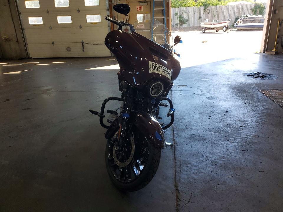 66915556 :رقم المزاد ، 1HD1KRC1XJB631821 vin ، 2018 Harley-davidson Flhxs مزاد بيع