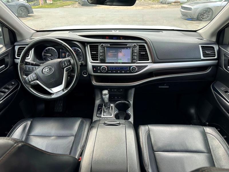61993846 :رقم المزاد ، 5TDJZRFH2JS816010 vin ، 2018 Toyota Highlander مزاد بيع