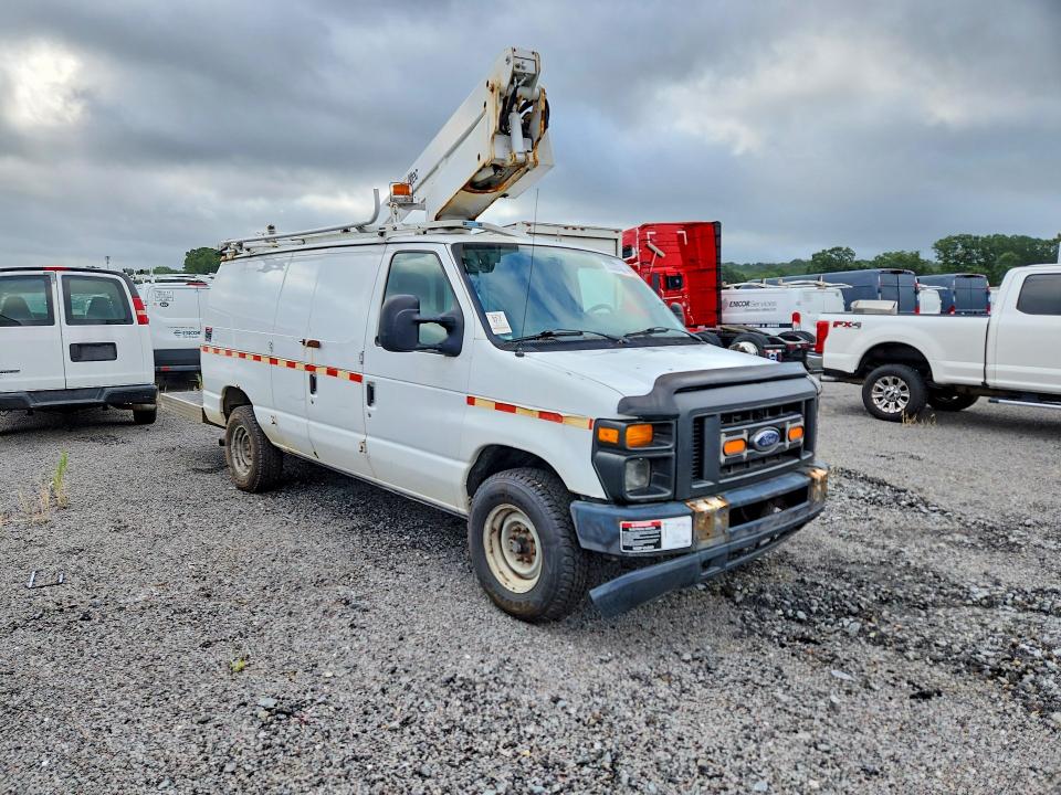 63300466 :رقم المزاد ، 1FTSE3ES5BDB26100 vin ، 2011 Ford E-350 مزاد بيع
