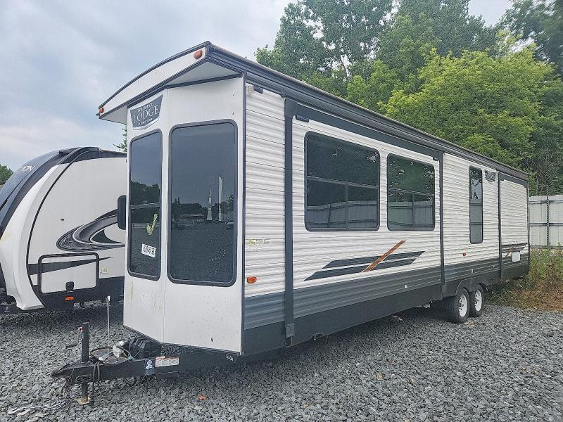 63945196 :رقم المزاد ، 4X4TWDM27MM060106 vin ، 2021 Wildwood Recreational Vehicle (rv) مزاد بيع
