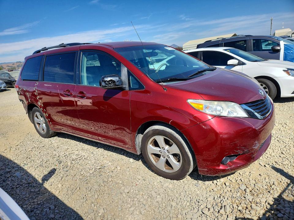 64516086 :رقم المزاد ، 5TDKK3DC7ES458163 vin ، 2014 Toyota Sienna مزاد بيع