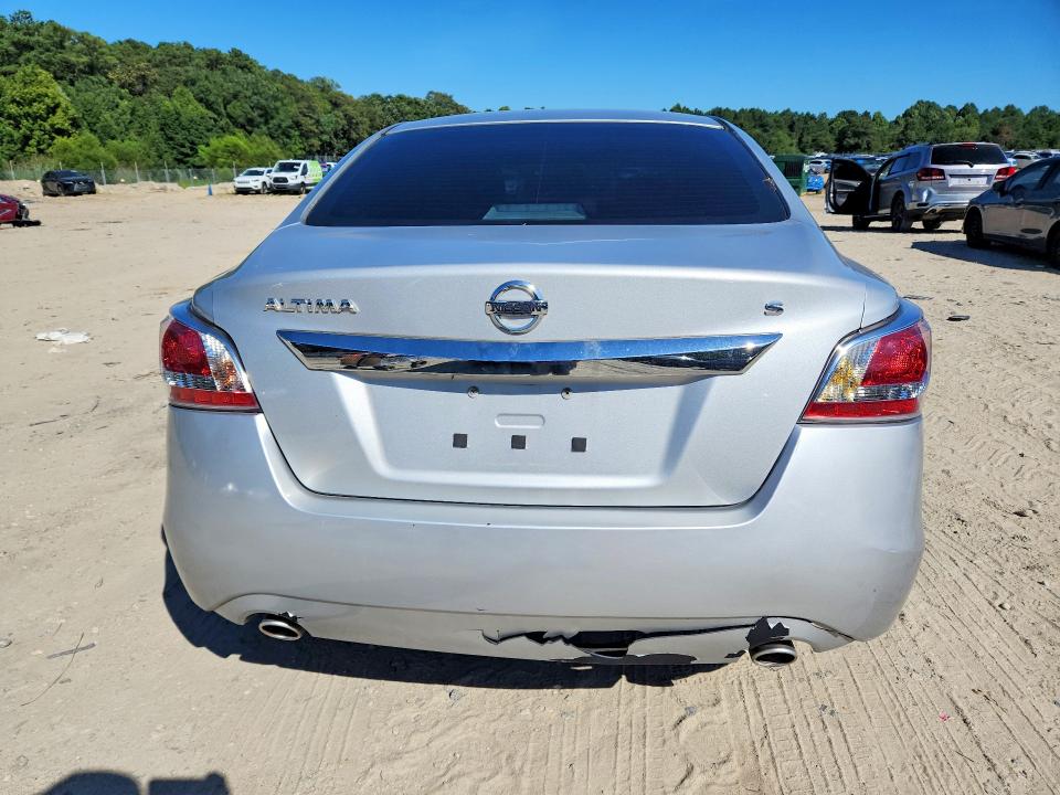 2015 Nissan Altima მანქანა იყიდება აუქციონზე, vin: 1N4AL3AP2FN335240, აუქციონის ნომერი: 64375926