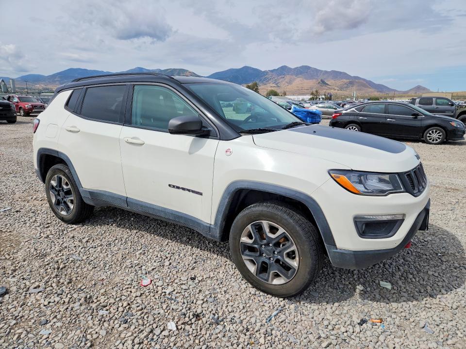 64470856 :رقم المزاد ، 3C4NJDDB6JT465523 vin ، 2018 Jeep Compass مزاد بيع