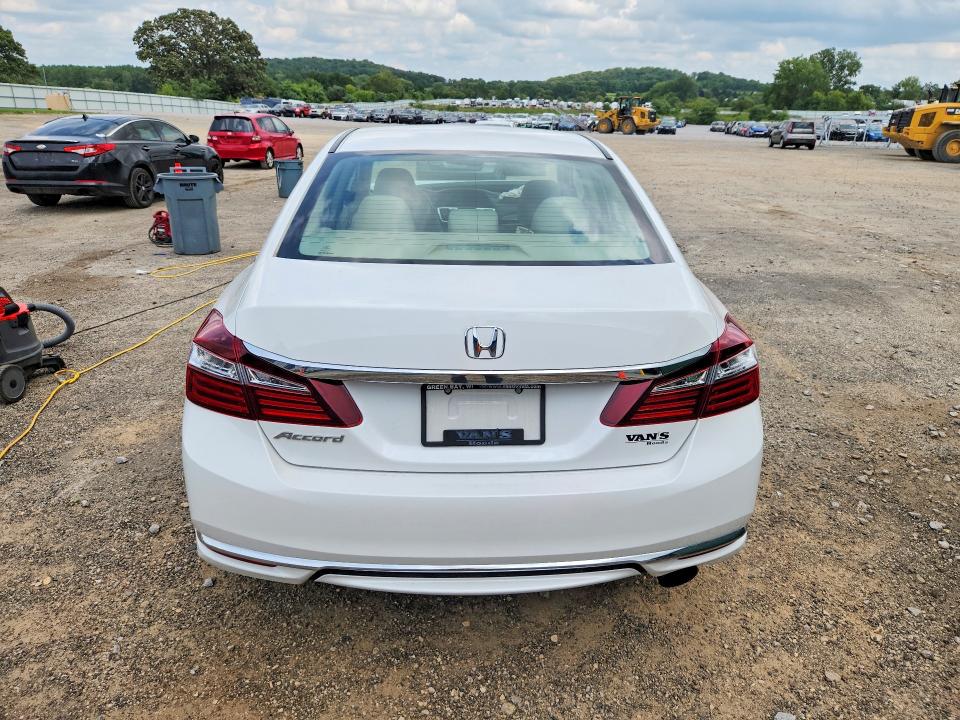 64386496 :رقم المزاد ، 1HGCR2F32HA012710 vin ، 2017 Honda Accord مزاد بيع