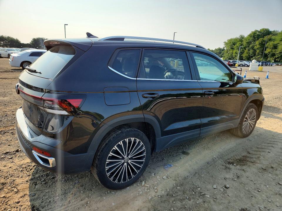 64895766 :رقم المزاد ، 3VVSC7B21SM005801 vin ، 2025 Volkswagen Taos مزاد بيع