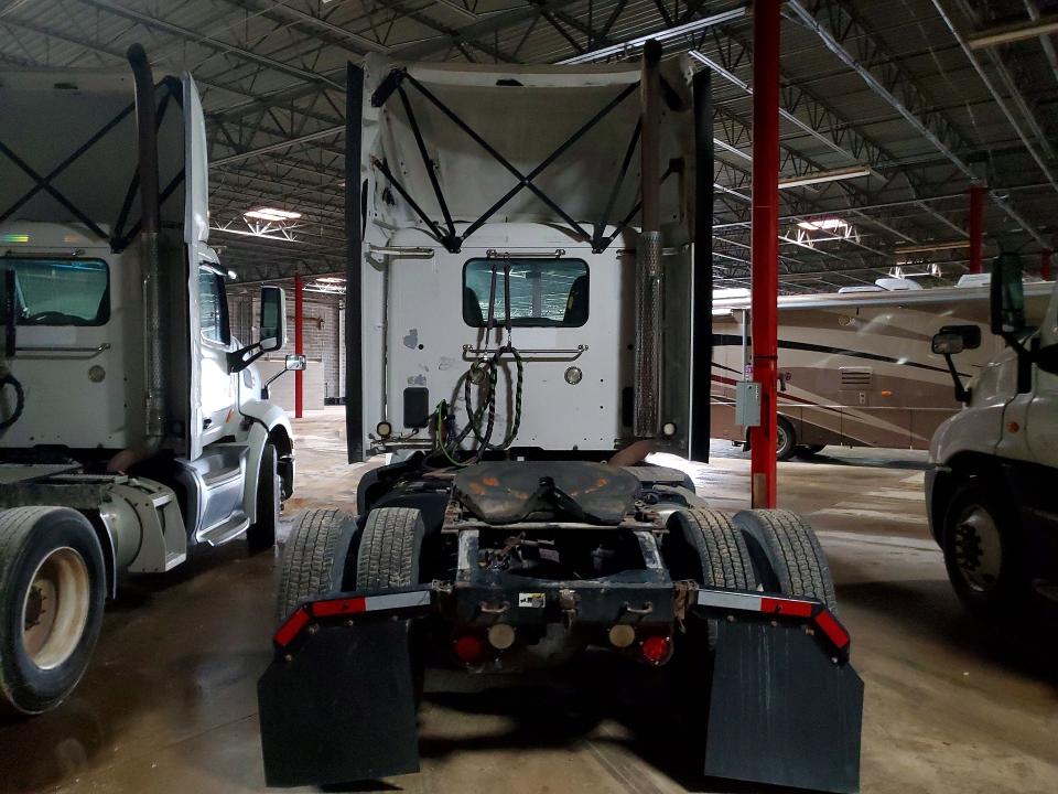 61967526 :رقم المزاد ، 1XPBA48X7HD428519 vin ، 2017 Peterbilt 579 مزاد بيع