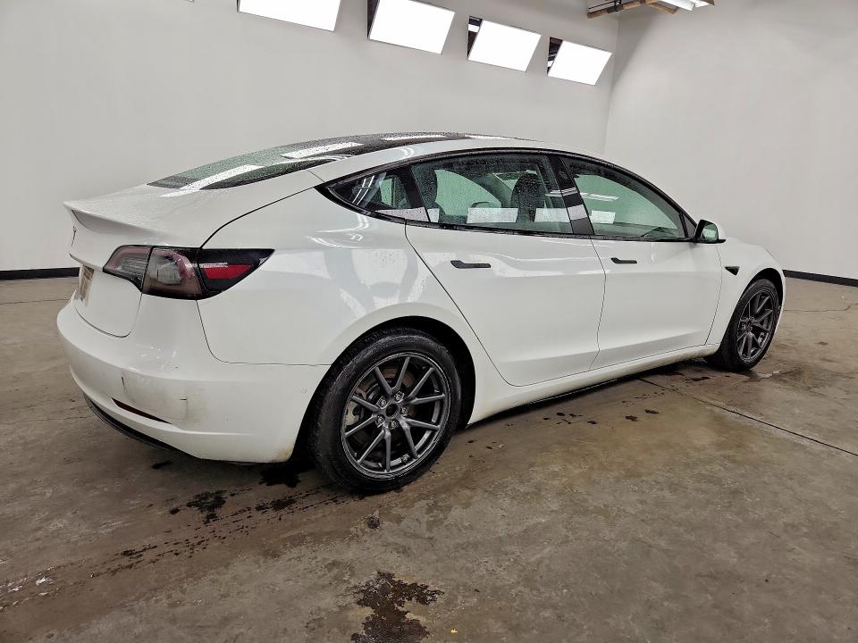 65931276 :رقم المزاد ، 5YJ3E1EAXNF288205 vin ، 2022 Tesla Model 3 مزاد بيع