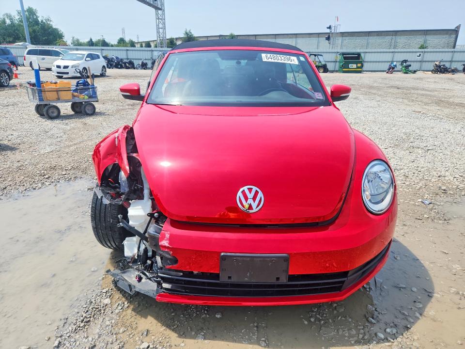 2015 Volkswagen Beetle მანქანა იყიდება აუქციონზე, vin: 3VW517ATXFM800828, აუქციონის ნომერი: 64803396