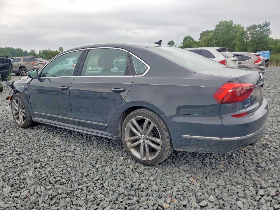 64206396 :رقم المزاد ، 1VWDT7A38HC058357 vin ، 2017 Volkswagen Passat مزاد بيع
