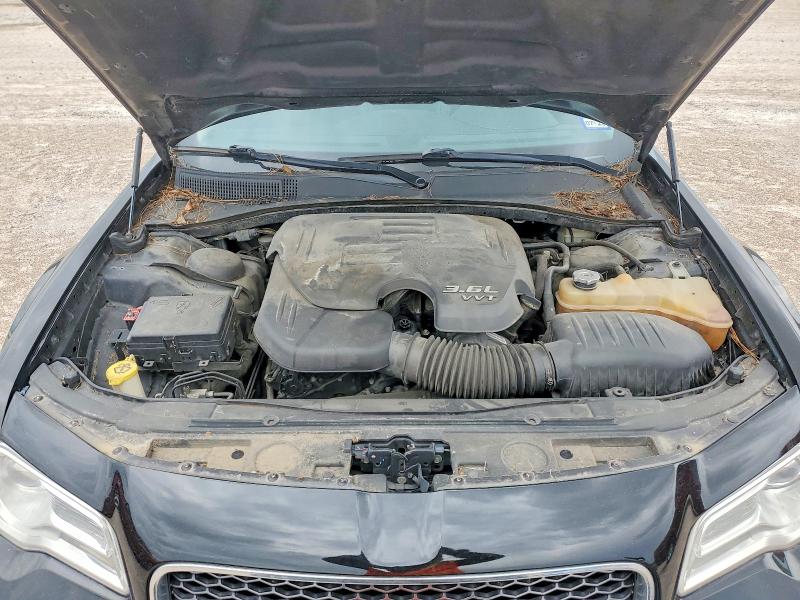 64095726 :رقم المزاد ، 2C3CCAEG6FH779901 vin ، 2015 Chrysler 300c مزاد بيع