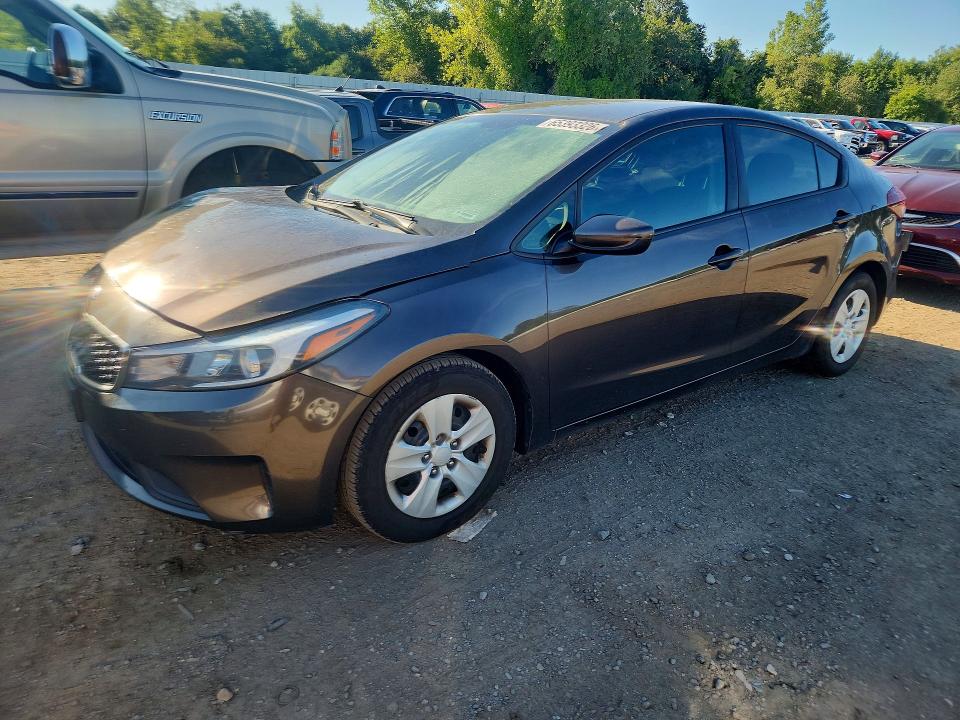 65393326 :رقم المزاد ، 3KPFK4A73JE181126 vin ، 2018 Kia Forte مزاد بيع