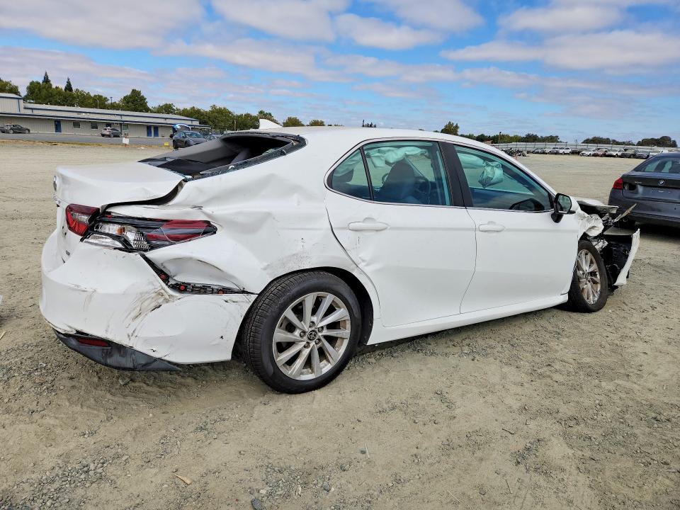 Продаж на аукціоні авто 2022 Toyota Camry, vin: 4T1C11AK8NU027183, номер лоту: 64507336