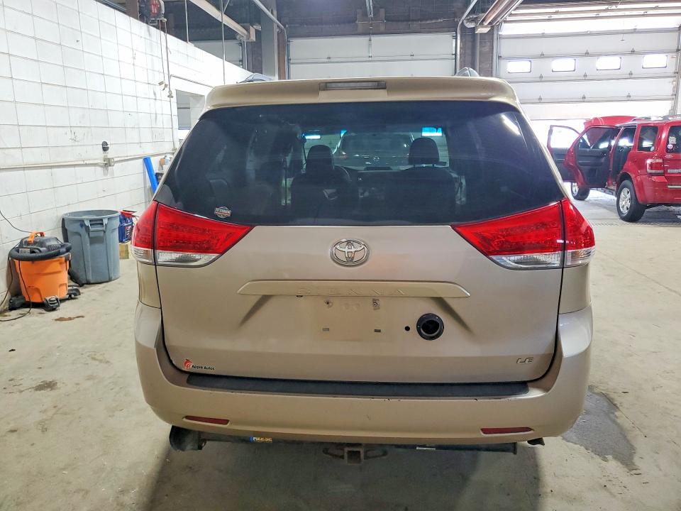 2011 Toyota Sienna მანქანა იყიდება აუქციონზე, vin: 5TDKK3DCXBS062658, აუქციონის ნომერი: 63599696