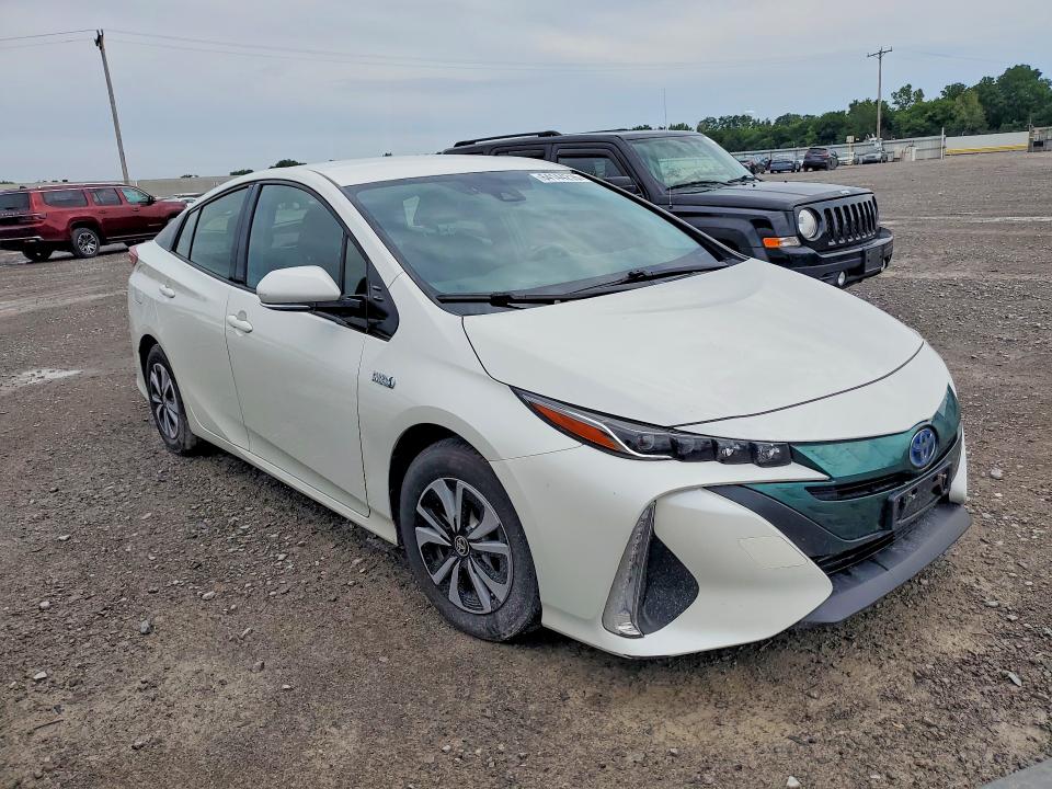 2017 Toyota Prius Prime მანქანა იყიდება აუქციონზე, vin: JTDKARFP9H3042207, აუქციონის ნომერი: 64144216